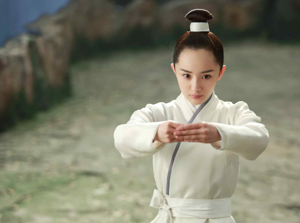 女明星为了发际线有多拼？蒋梦婕戴假发片，鞠