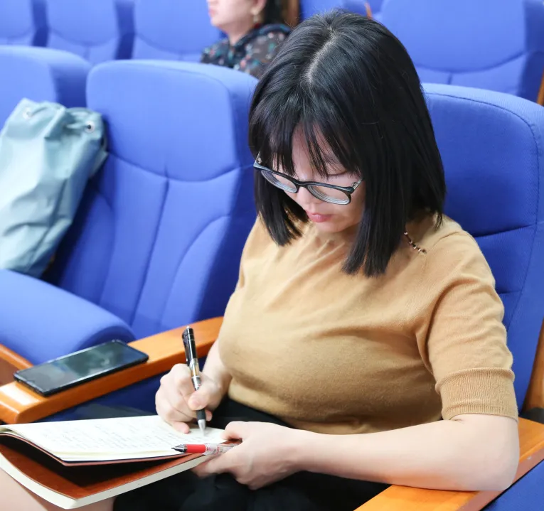 四小、华阳小学“两校一体化”教师培训会