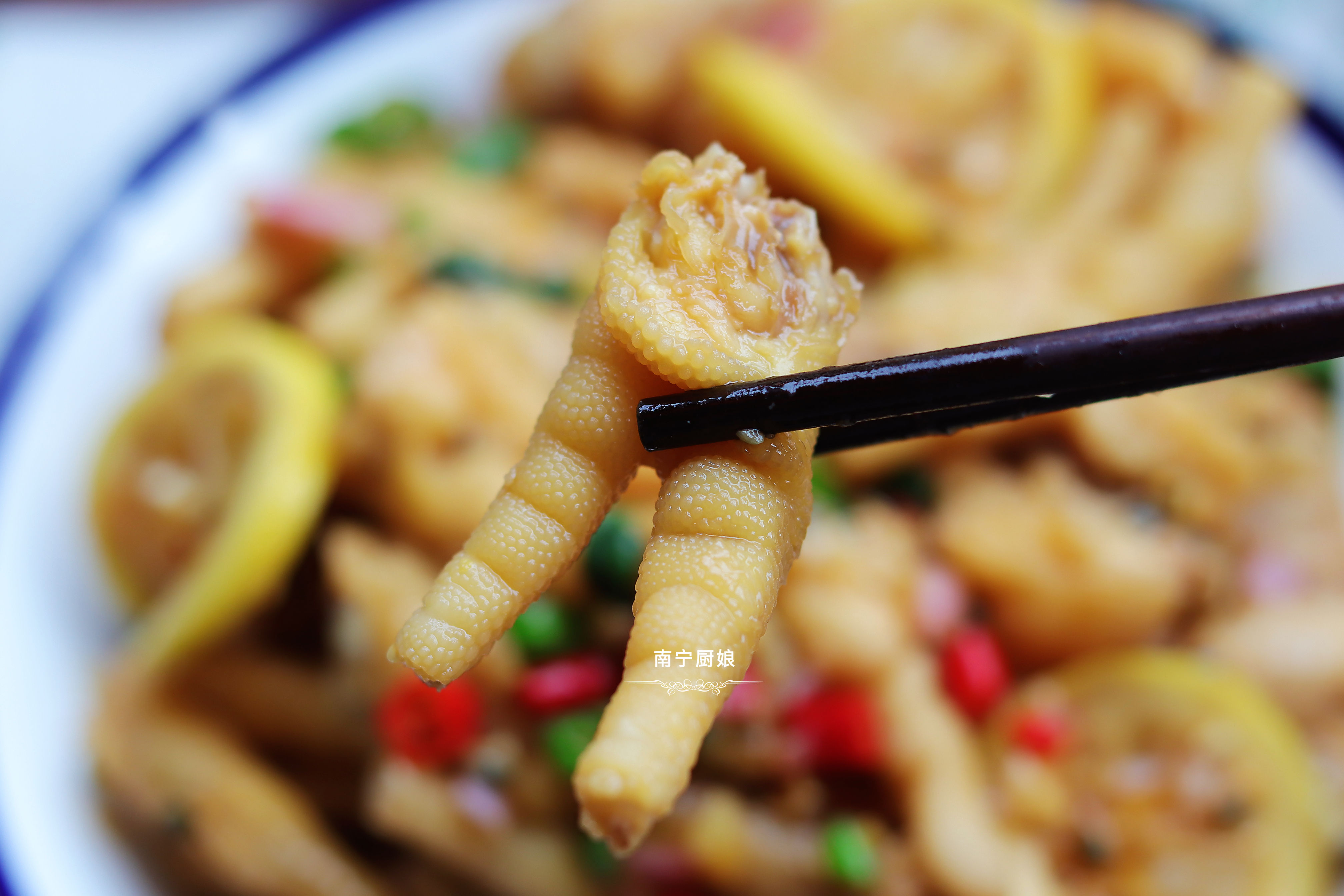 When doing lemon phoenix claw, master these 4 small doohickey, gallinaceous claw is fragile tender tastily, tasty still does not have fishy smell