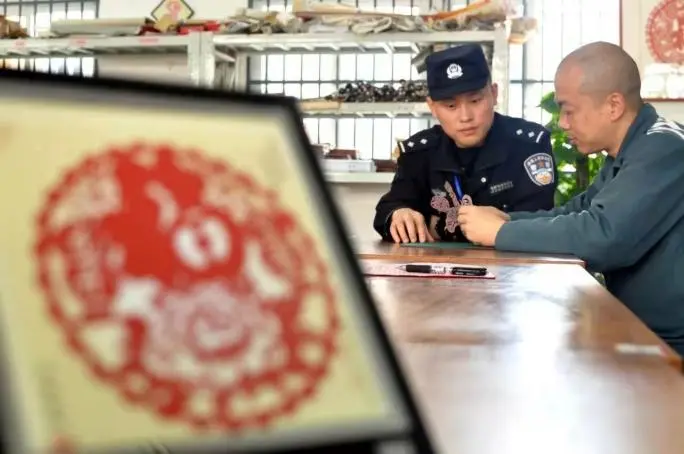 教育整顿 · 身边榜样 | 致敬风雨,致敬你