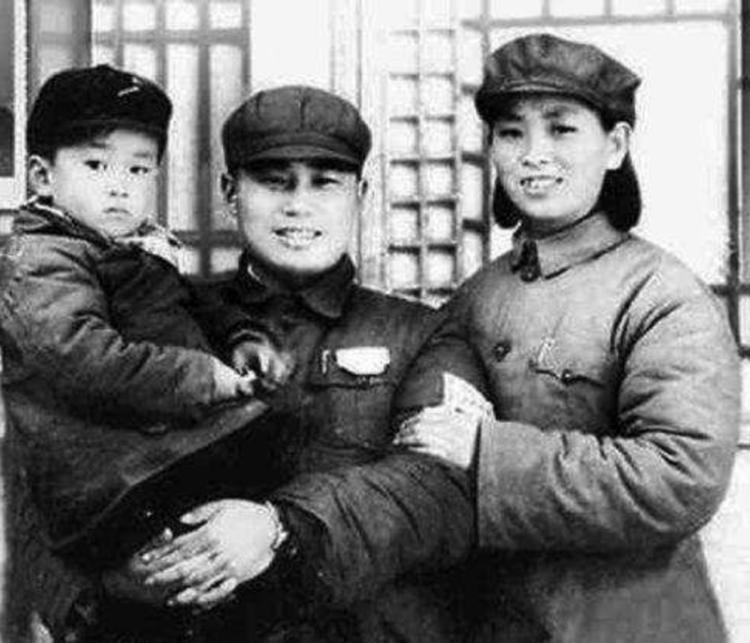 王近山前妻不顾家人反对，坚决参加其葬礼，太伤心不到一周也离世