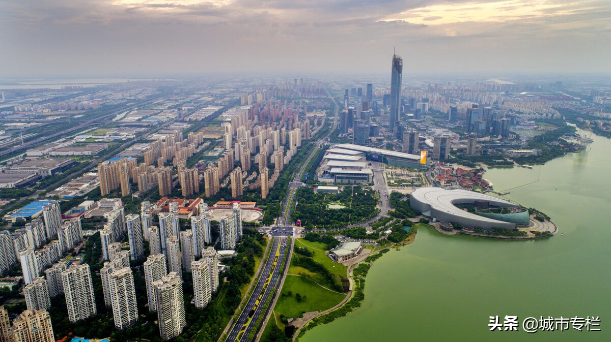 中国10强城市出炉：南京第十，苏州领先成都，杭州武汉入围
