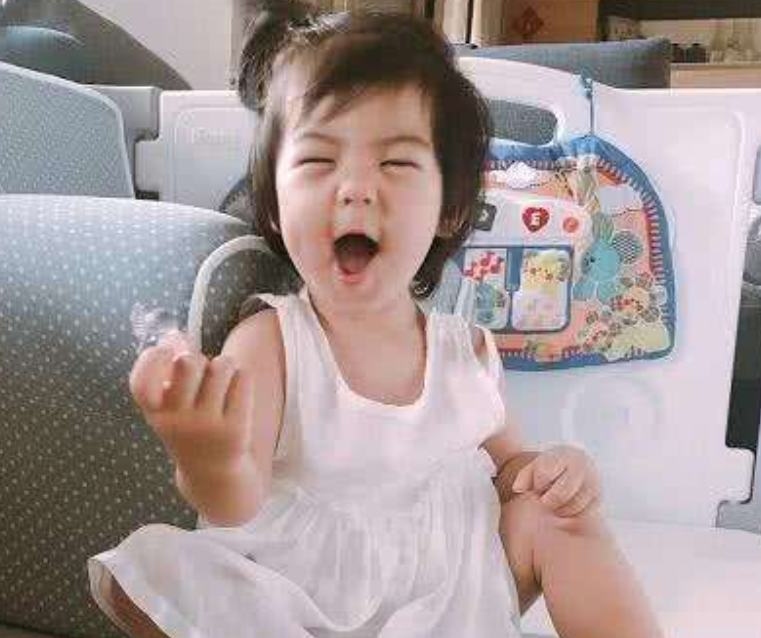 有種“逆襲”叫波妞，小時候像蕭敬騰，如今終於有賈靜雯的感覺了