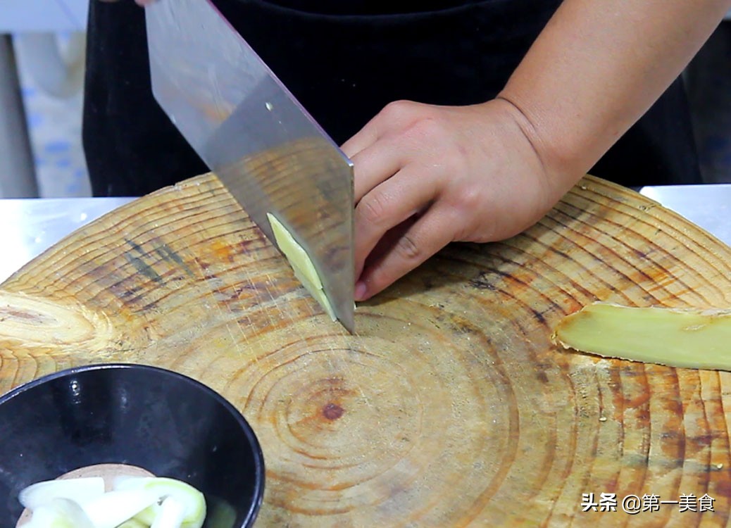 图片[7]-千张豆腐怎样做才好吃 厨师长分享这个技巧 豆腐鲜嫩又劲道-起舞食谱网