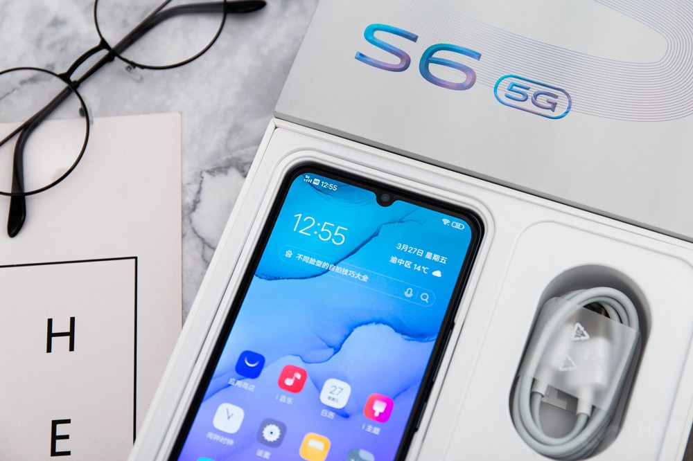 专为暗夜自拍而生的神器 全新5G时尚手机vivo S6评测