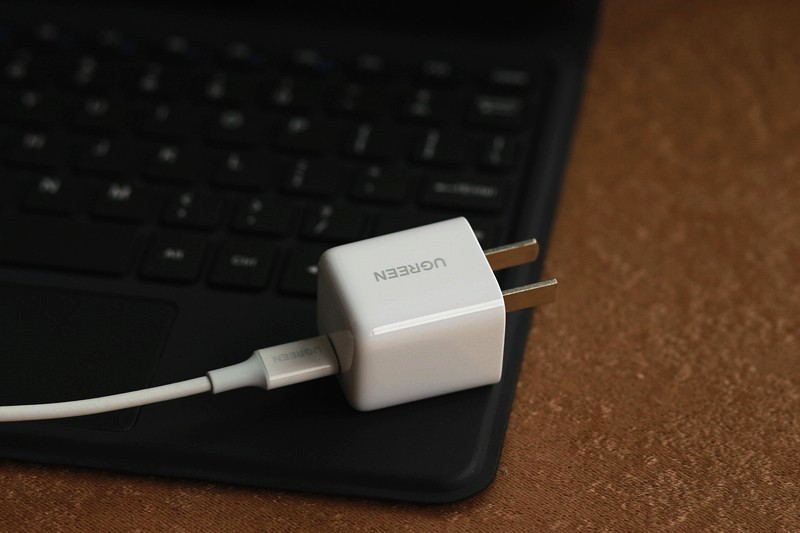 小体积大能量高速度 绿联小金刚PD20w快充充电器