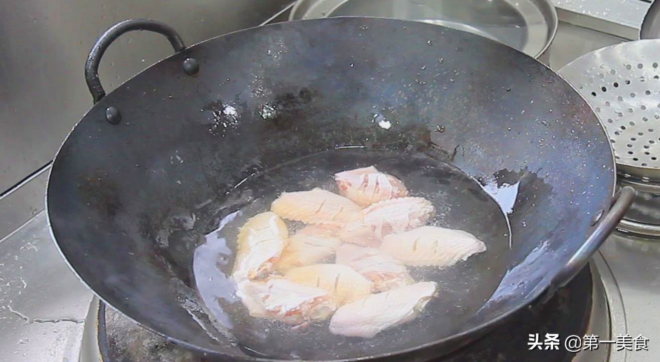 图片[9]-砂锅版的盐焗鸡翅做法 肉质鲜美 软烂入味又好吃 吃上一口满嘴-起舞食谱网