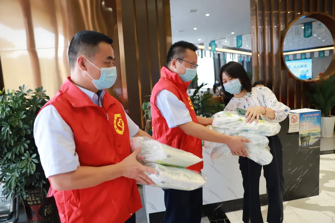 履温暖之约 筑防控之墙——湘潭天易农商银行防疫服务两不误