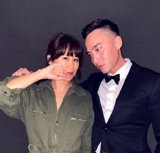 与阿娇离婚后，赖弘国晒照庆生和女友人亲密自