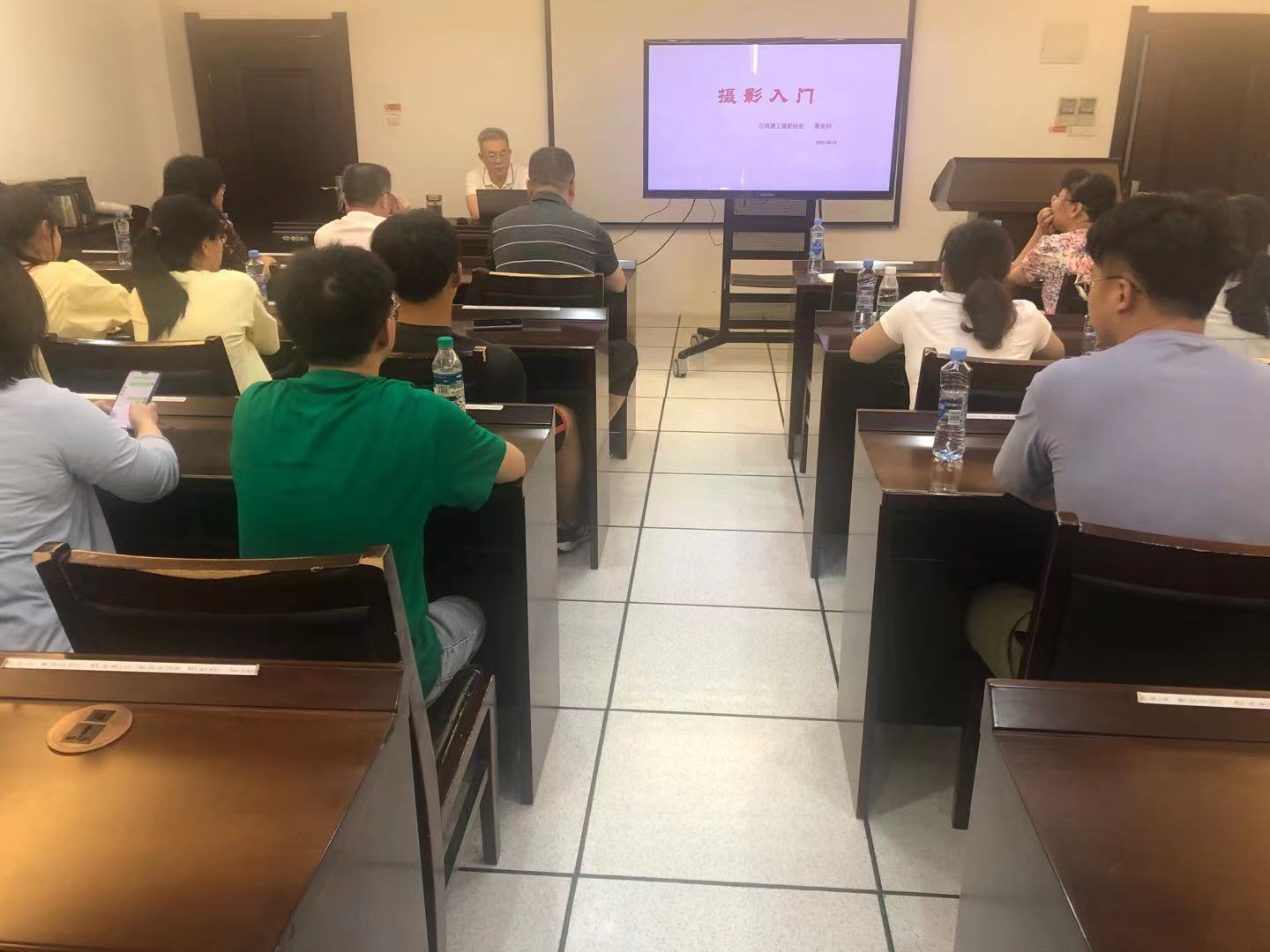江西建工举办摄影讲座