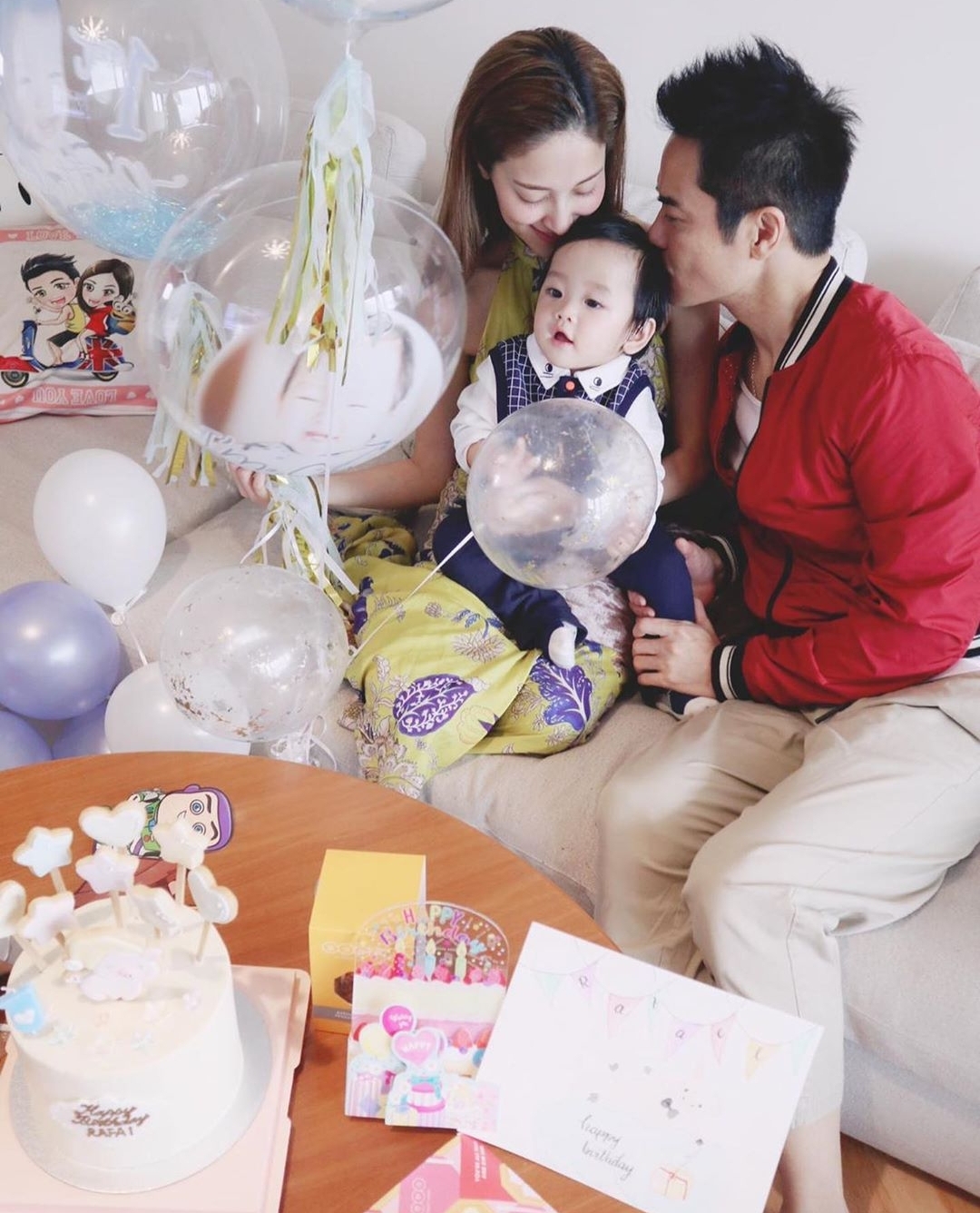 鄭嘉穎曬一歲半兒子，成功從一數到十開心拍手，表情豐富萌態十足