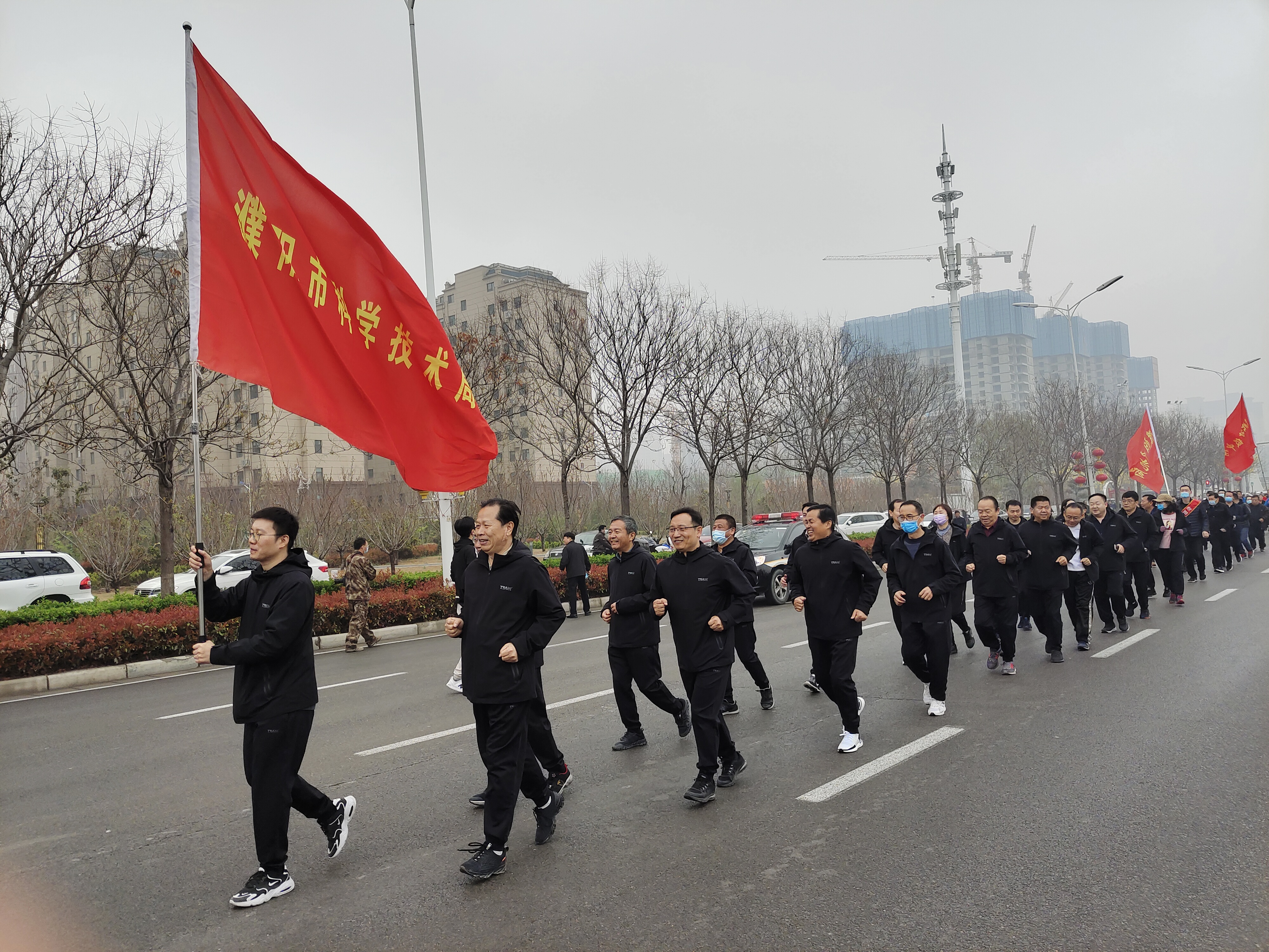市科技局积极参加我市第四届迎春健跑活动