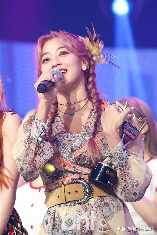 「bnt PHOTO」《冠军秀》10日现场公开 TWICE夺得本周一位