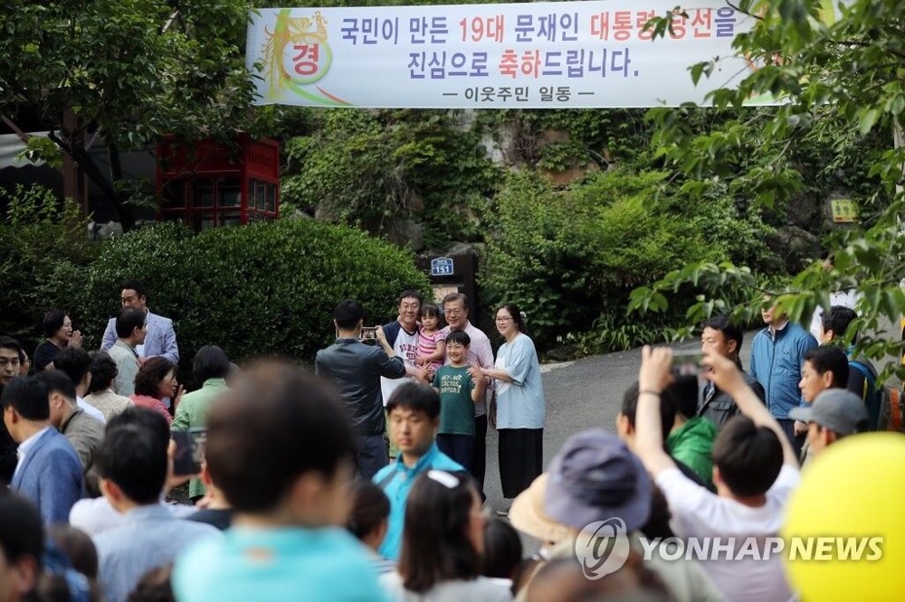 文在寅最大危机！支持率暴跌遭韩国人唾弃，恐下台就入狱？