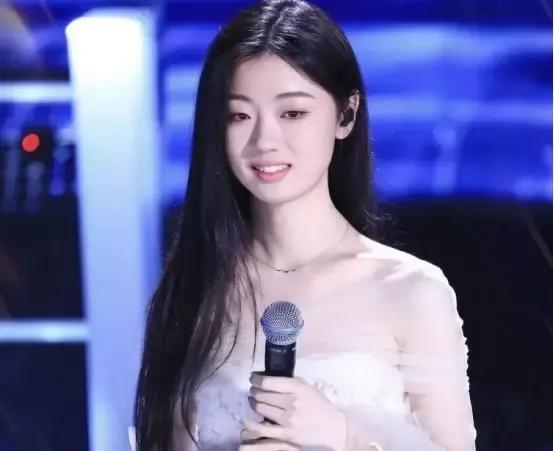 历届《中国好声音》冠军混得最好的前三位，最小的仅有18岁？