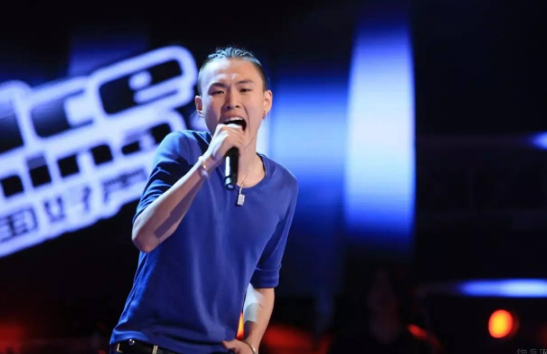 “音乐疯子”张玮：从high歌爆红到跑龙套，一手好牌怎么糊的？