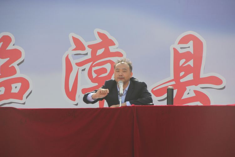 “清华馒头神”来邯郸临漳四中作励志报告，他是农民，逆袭成学霸