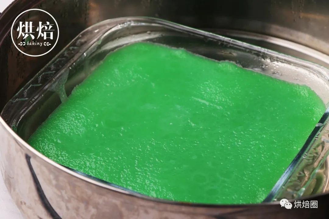 這綠綠的木薯千層糕好清新在東南亞很出名吃起來又糯又潤