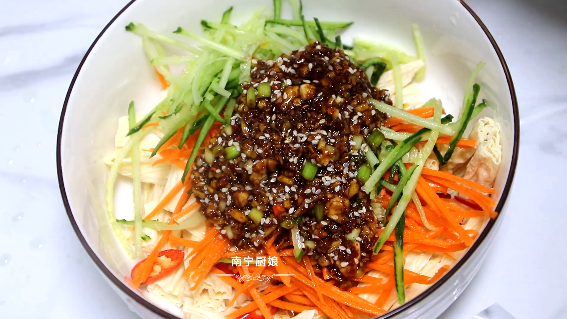 飯店涼拌腐竹做得好吃有竅門，學會這一招，鮮嫩爽口，不好吃都難