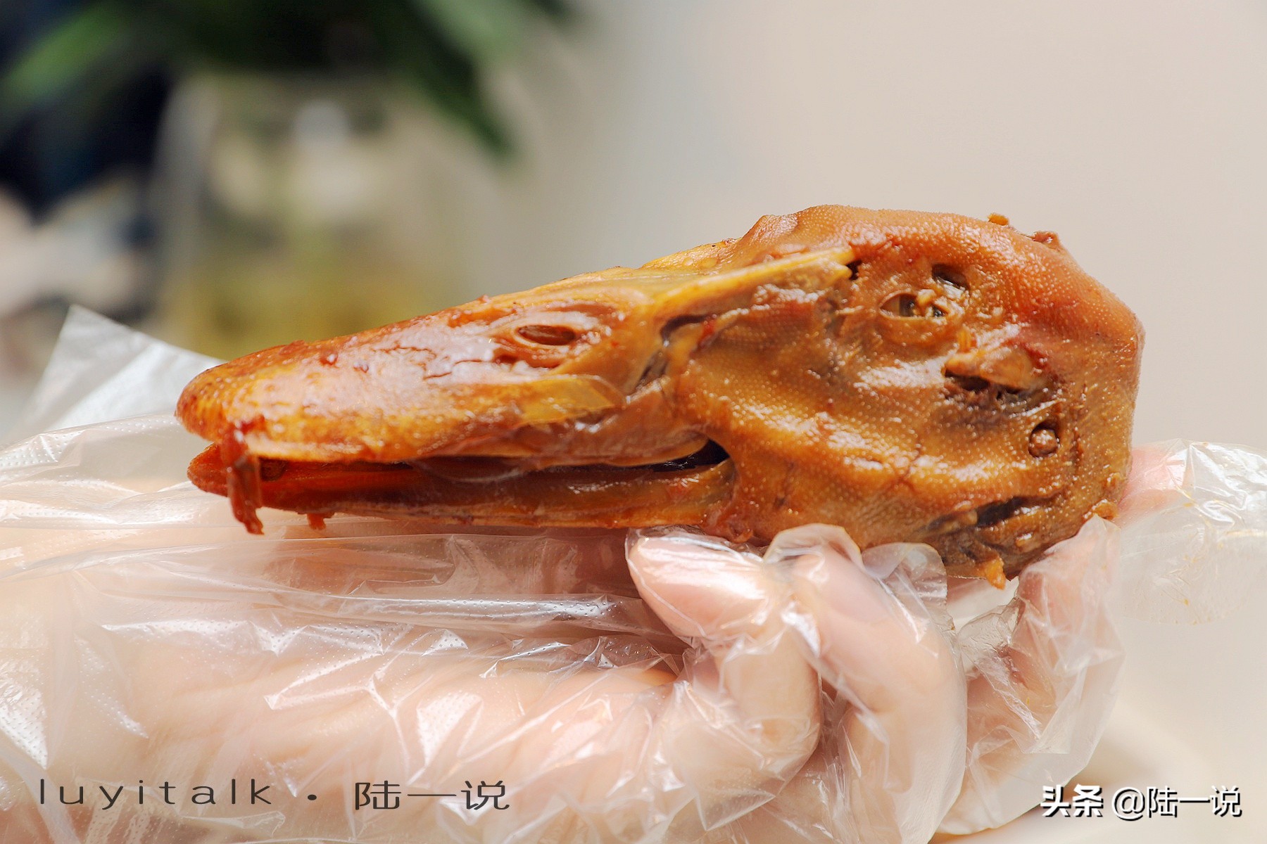 鸭舌50克近16元，我没控制住，要了3鸭头、5鸭翅、8鸭掌、16鸭舌