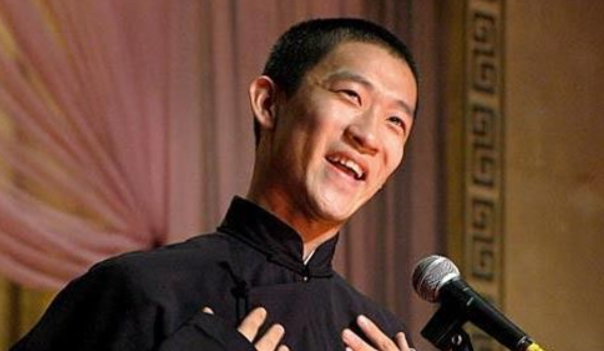 曹云金演出時打過岳云鵬？大鬧生日宴后，燒餅為何會想跟著離開？