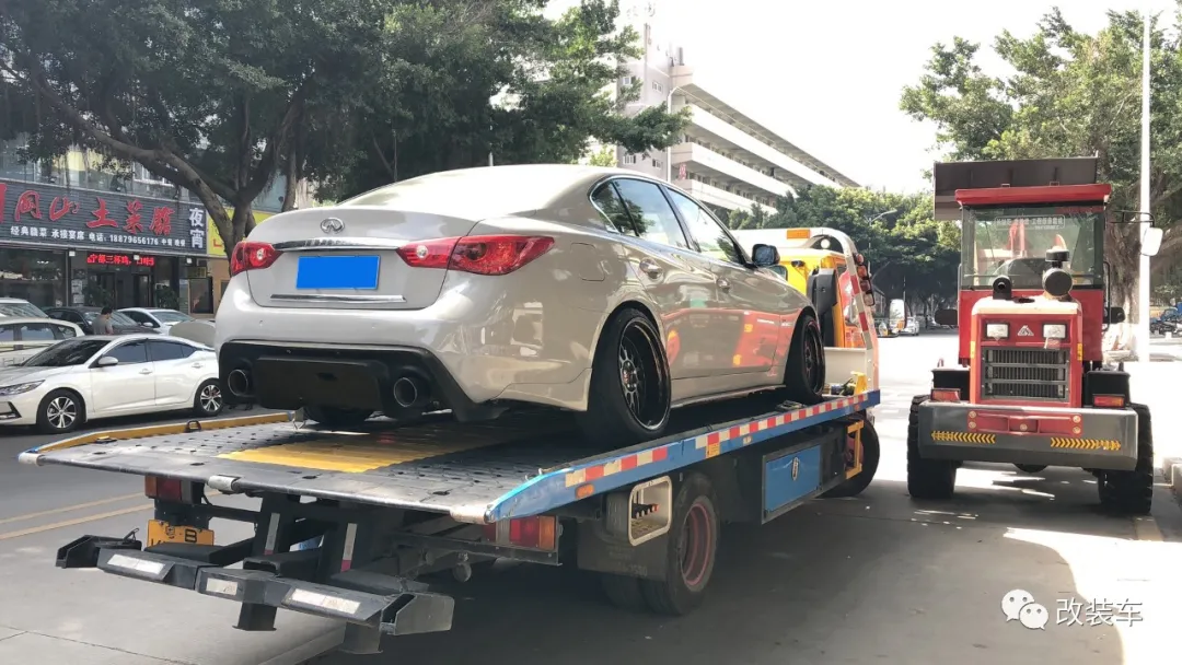 还原就换风格 连深圳交警都认识这一年一审的英菲尼迪Q50S