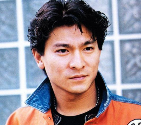 “内地情歌王”庞龙的自我毁灭史，他的过错，不仅是调侃了刘德华