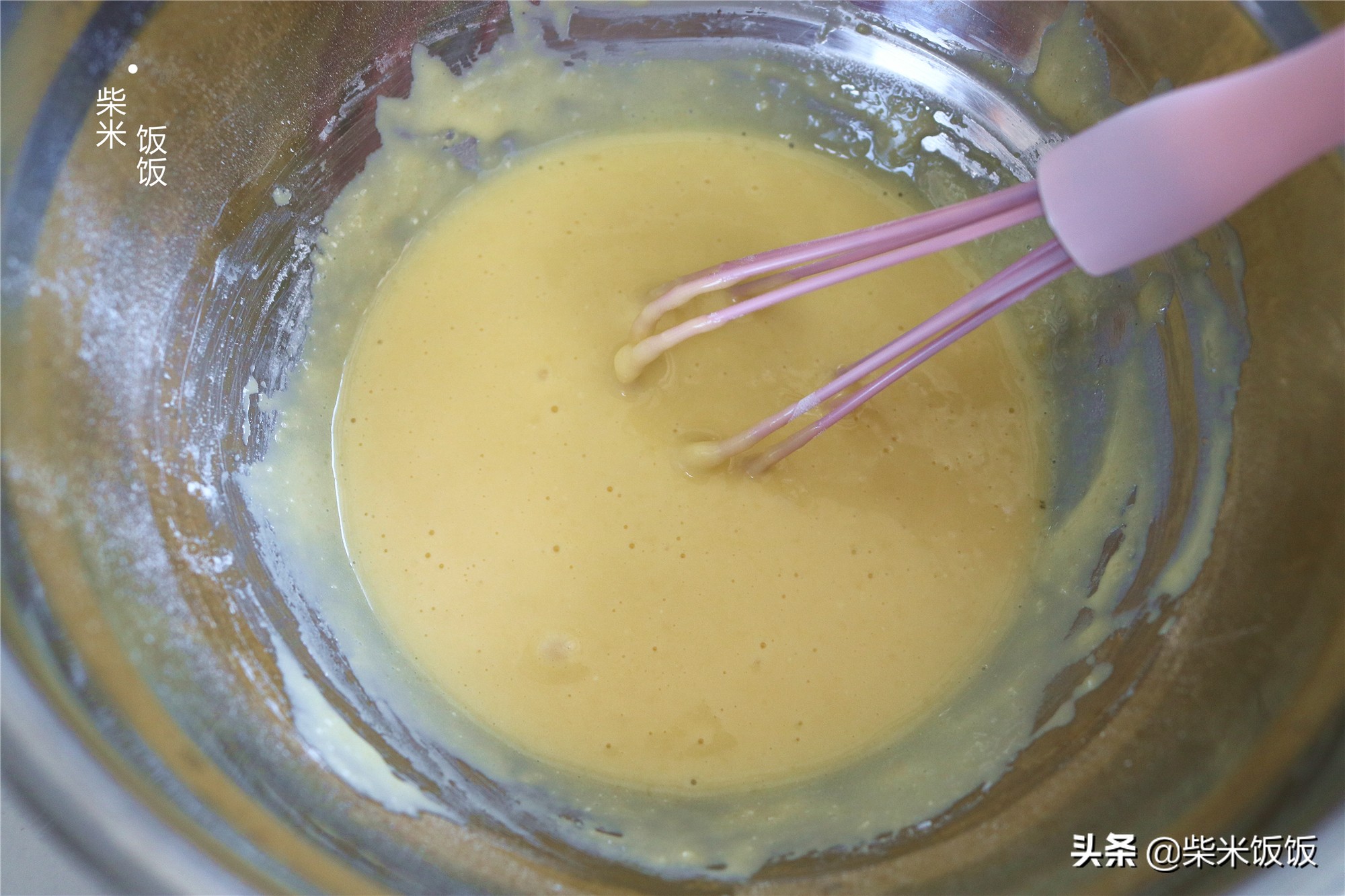 4個雞蛋，一瓶奶油，教你做孩子喜歡的盒子蛋糕，好看又好吃