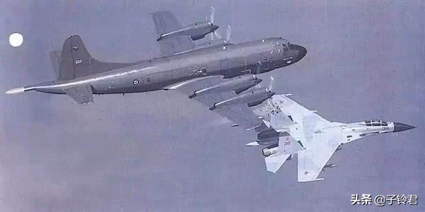 苏27低空逼近，飞行员按下排油按钮，让美军冬天