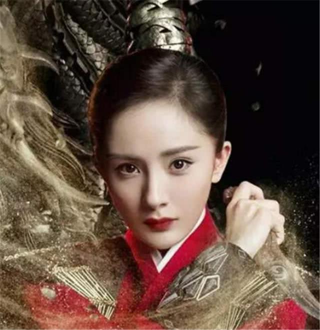 同样是“将军照”，赵露思软萌、杨幂霸气，看