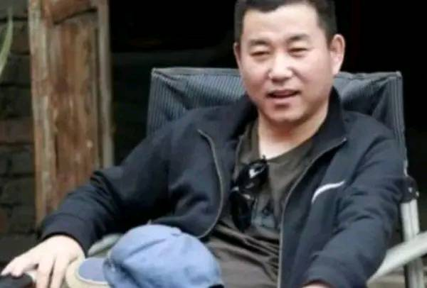 潘长江的同胞弟弟曝光，身高竟有一米八，还是