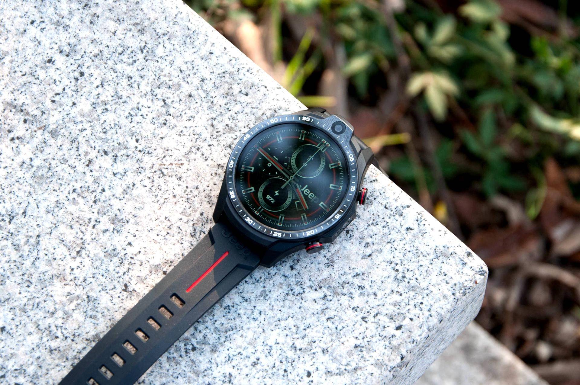 Jeep黑骑士智能手表：高清双摄独立通话，自带64G超大空间