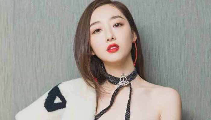 出道即巅峰的演员，于小彤成恋爱艺人，最后一