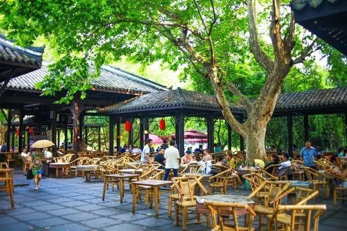 全国第二家捷尼塞思店落户成都，成都人又要买买买了