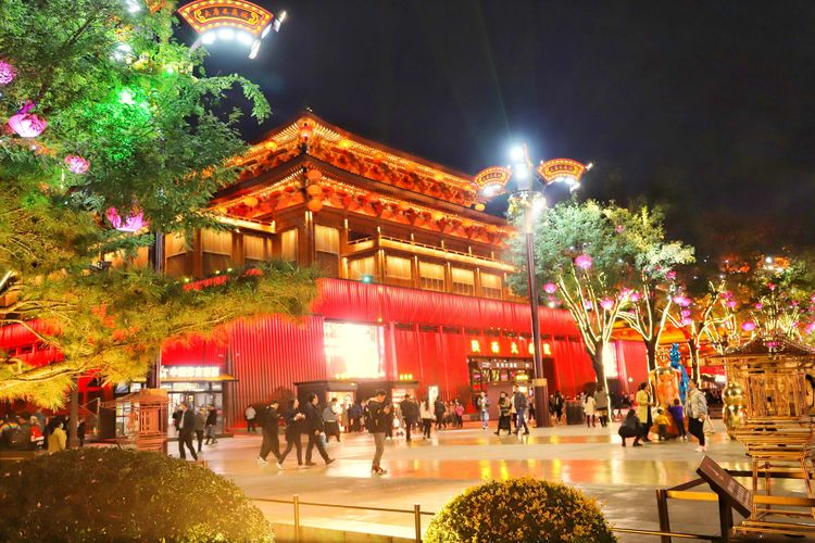 What camera lens falls is big the Tang Dynasty not nocturnal city, xi'an is the most beautiful night scene, come here if suddenly passes through days