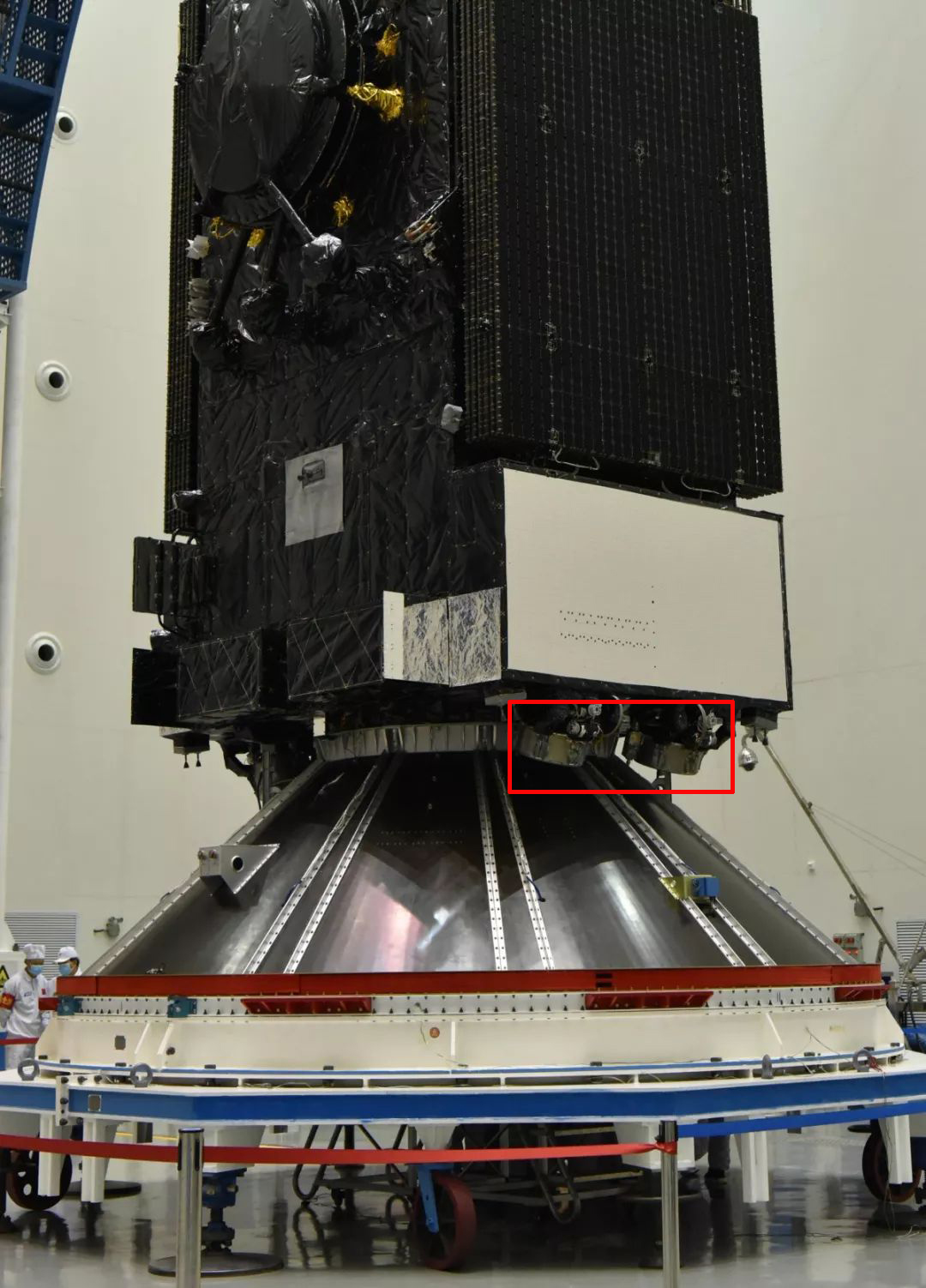 ��ͺ��Ĳ��м�̨����������λ����ģ�����ƶ�������һ�������״�