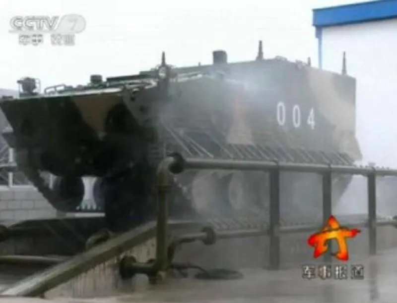 下一代空降战车前，让空降兵先坐到轮子上