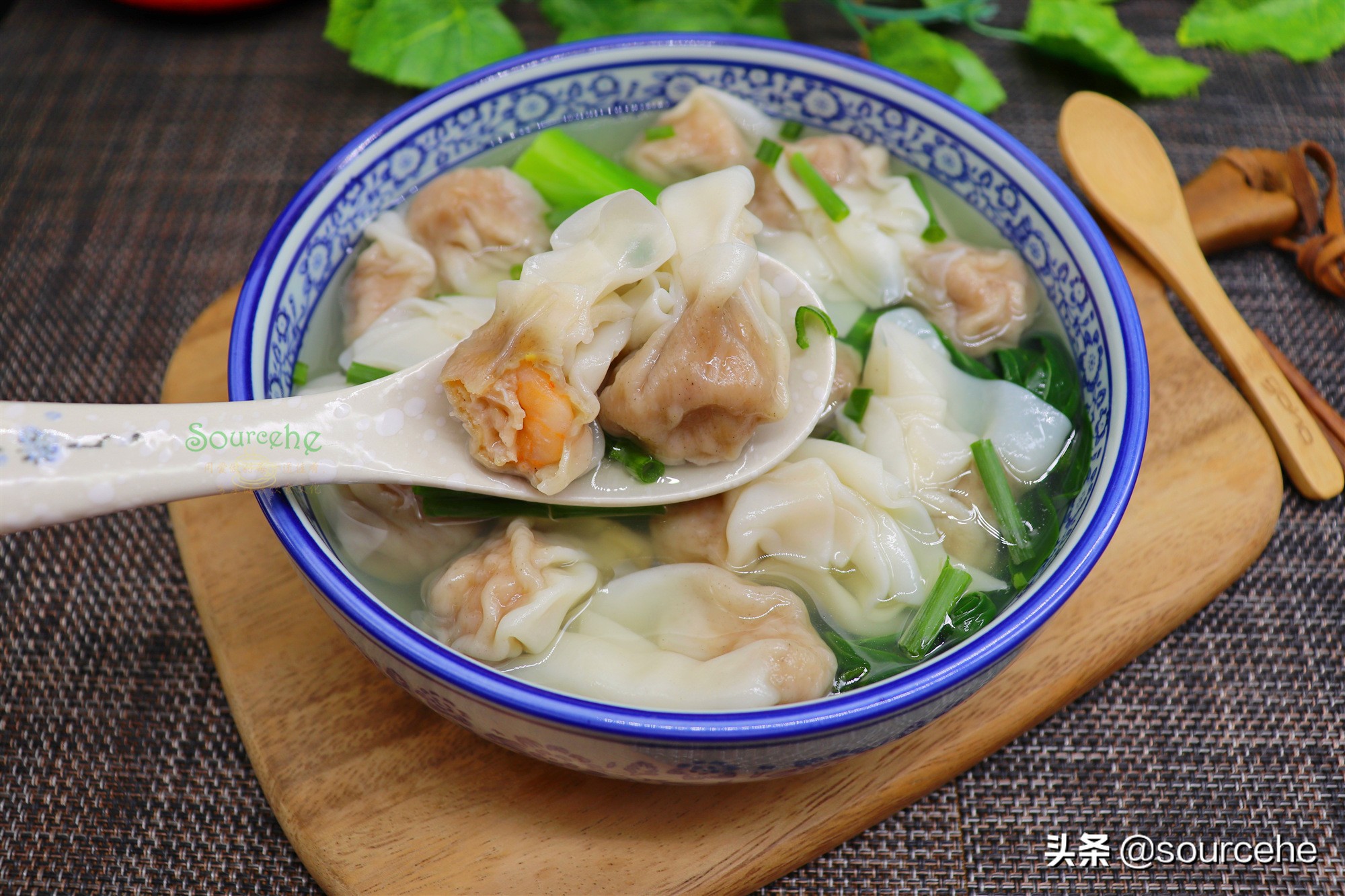 煮速凍雲吞時多加一步，煮出的雲吞跟現包的一樣，鮮香不破皮