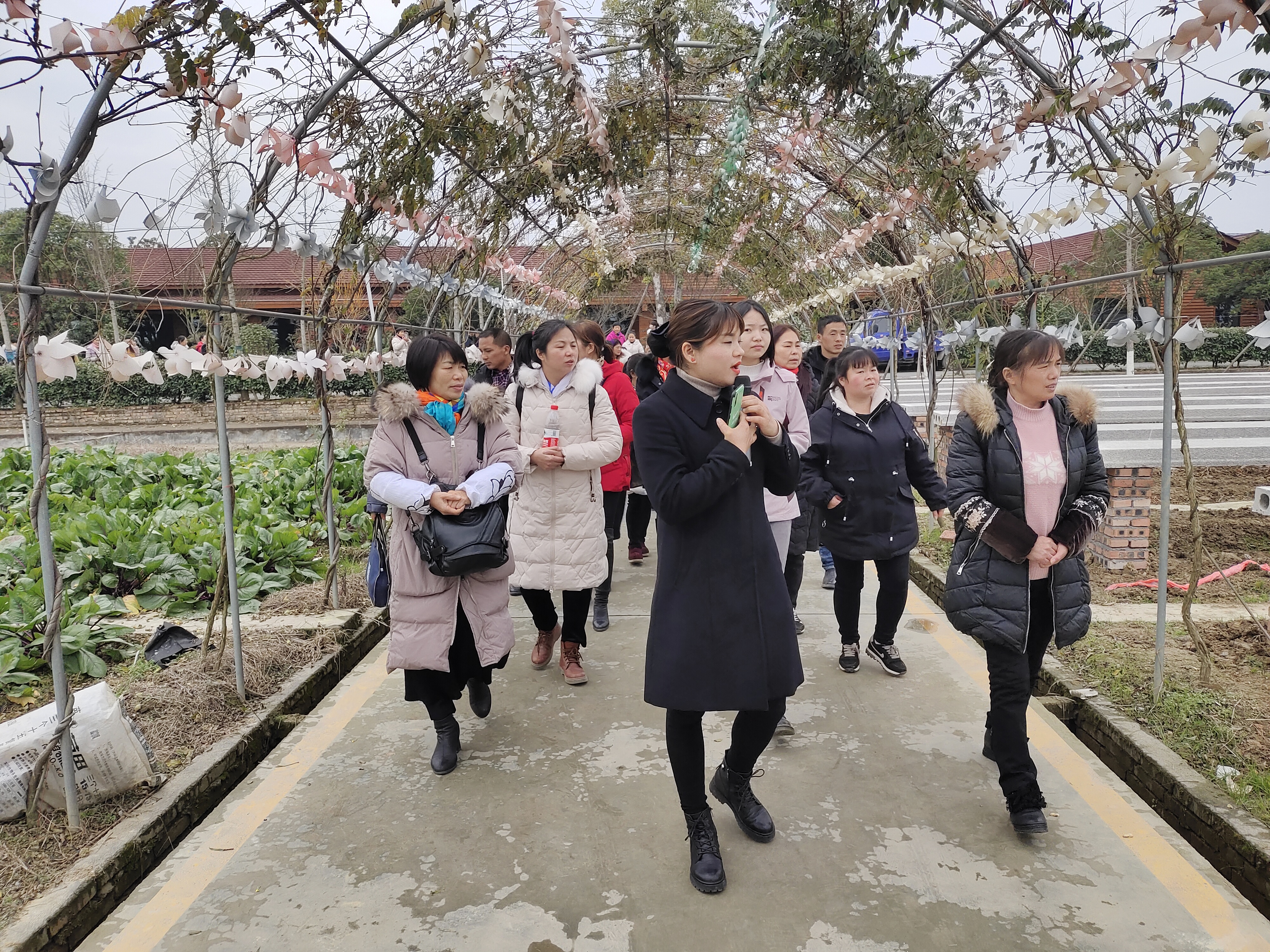 湘乡市高素质农民教育培训水果专题班开启新的旅程——实地参观