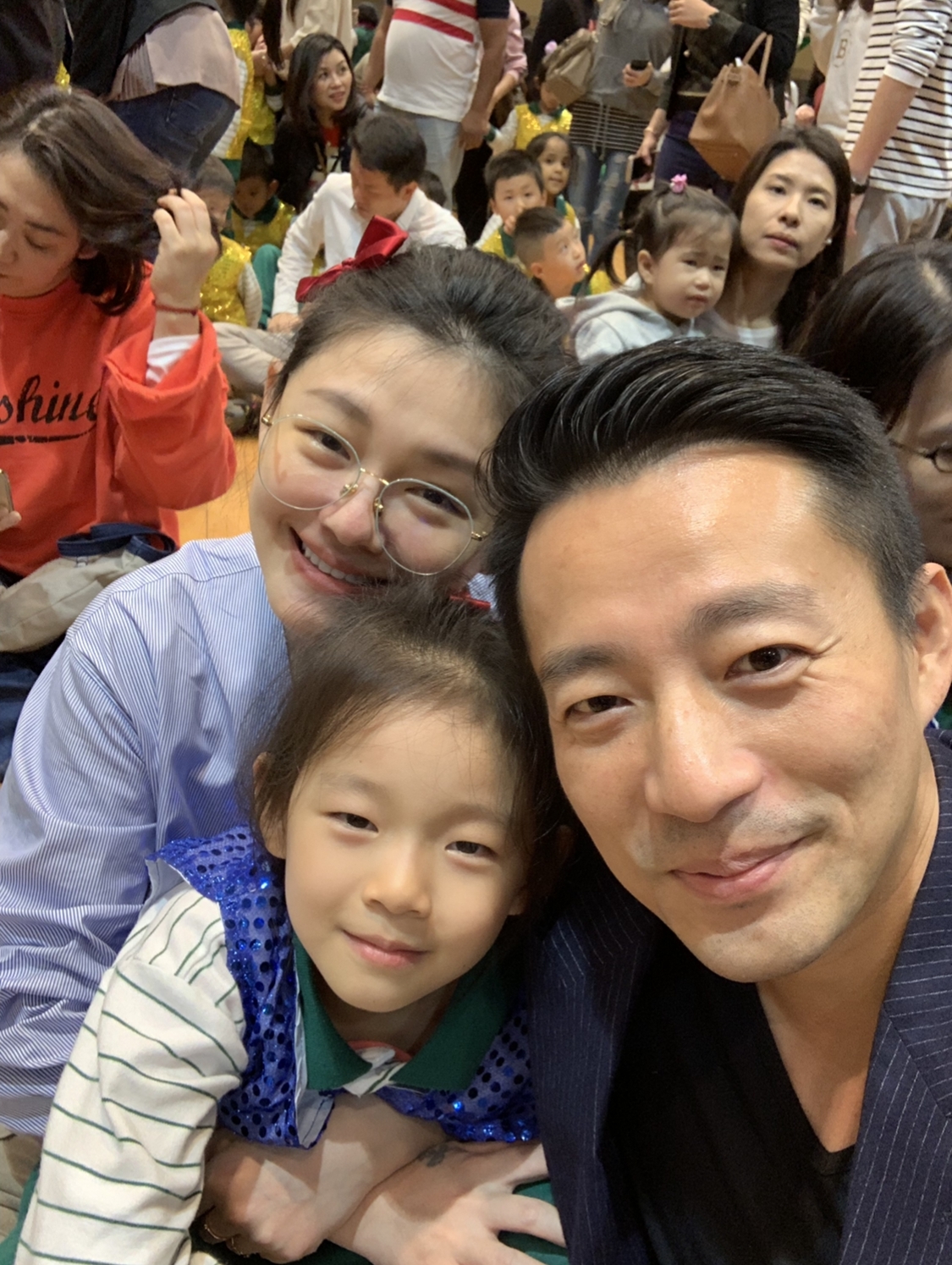大s婆婆曬孫女演出視頻，小玥兒舞姿稚嫩，手持油紙傘變民國女孩
