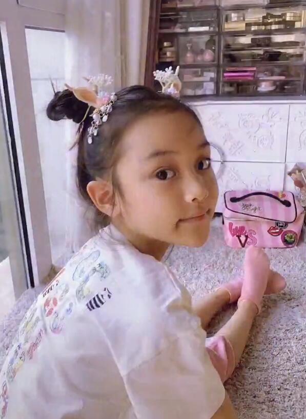 李小璐2020年终笔记，晒父母和女儿，秀闺蜜，只字不提贾乃亮