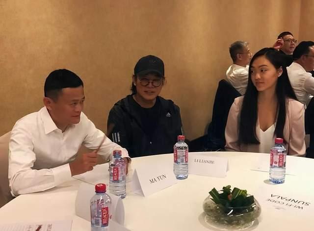 身为李连杰的女儿，李思姐妹没受到“星二代”的待遇，该怪谁呢？