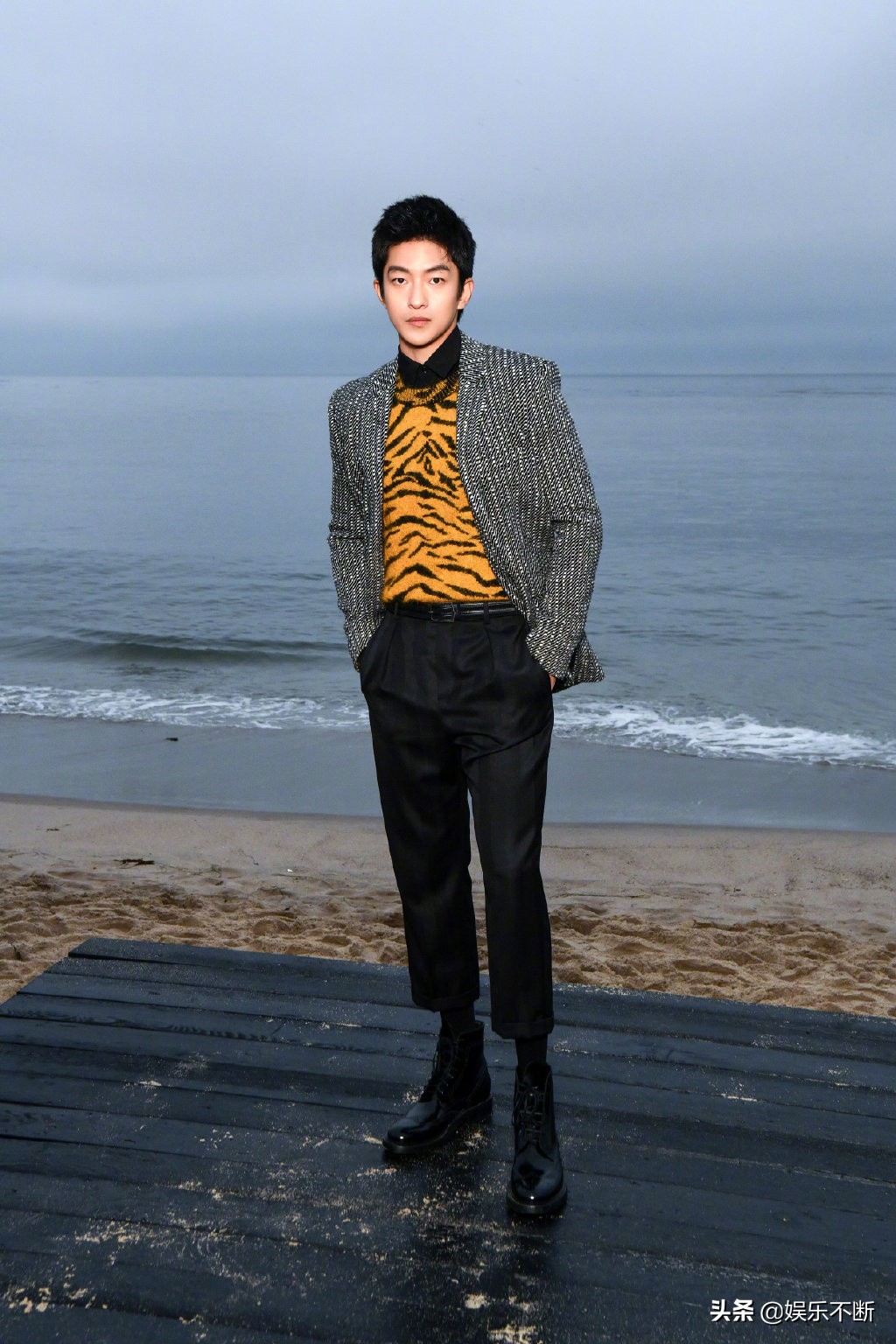 屈楚萧大胆否认恋情获赞，又因万籽麟发的一条