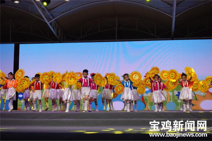 寶雞高新第二小學(xué)怎么樣?這場(chǎng)晚會(huì)“嗨”“燃”“酷”(圖6) 寶雞高新第二小學(xué)怎么樣?這場(chǎng)晚會(huì)“嗨”“燃”“酷”(圖6)
