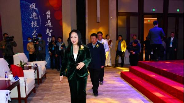 “共产经济·链接未来”——权识2.0智慧生活高峰论坛圆满举行