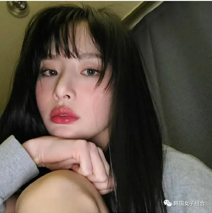 除了黑发之外,金发也非常美的这位女团爱豆