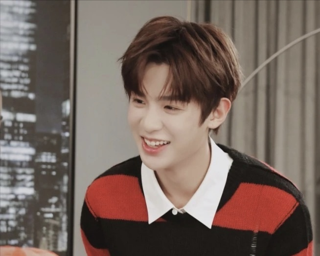 黄明昊凭什么年少成名？15岁到16岁，就经历两次