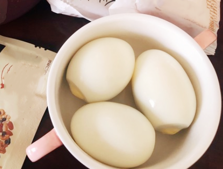 图片[6]-煮鸡蛋时别直接就下锅老师傅分享3个小技巧鸡蛋嫩滑易剥壳-起舞食谱网