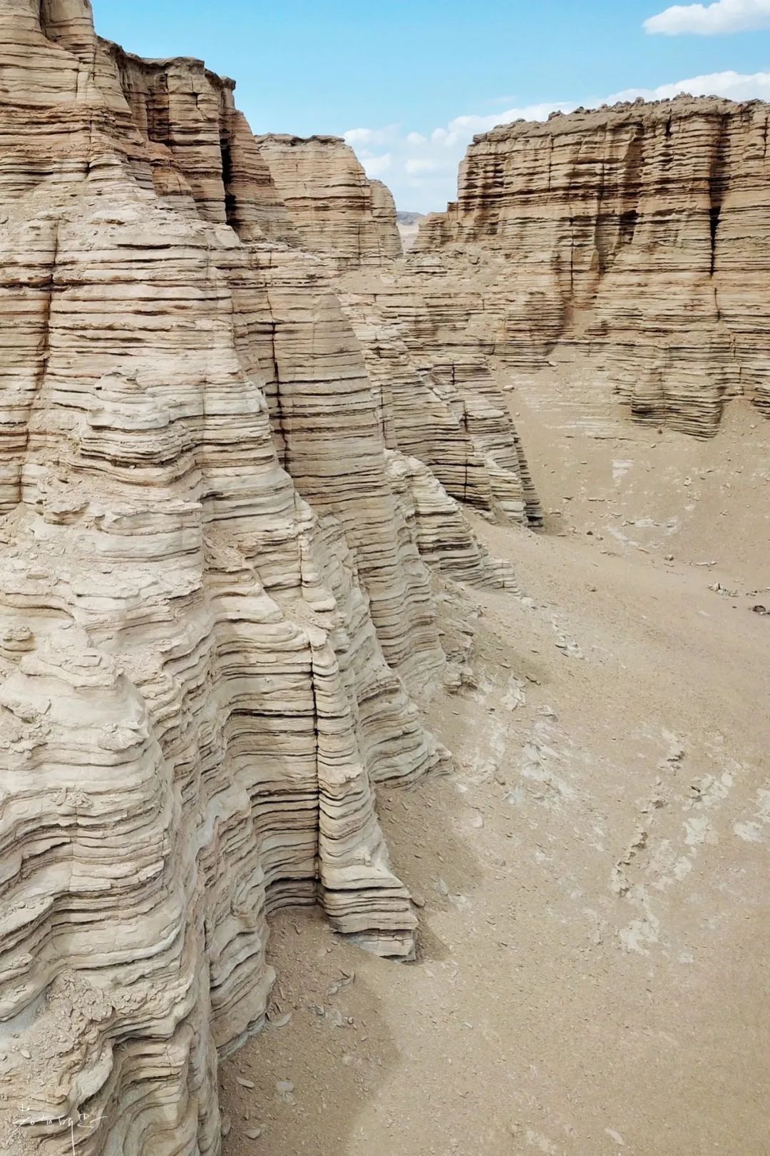 Self-driving Xinjiang Dahaidao No Man’s Land, deep into Yadan Desert, a rare wonder