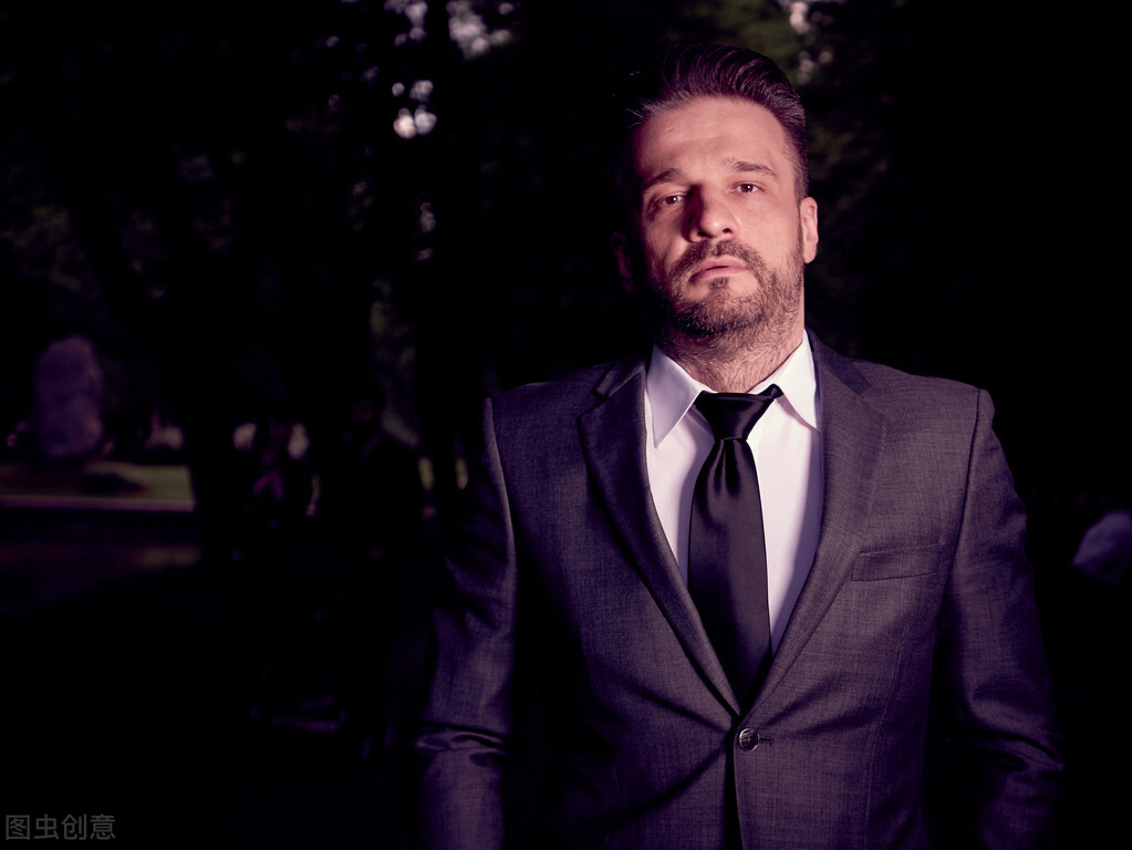 心理學：這3種跡象表明，你可能骨子裏自卑，沒法活在當下